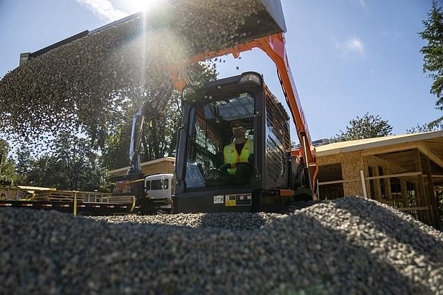 Image of Kubota SVL75-3 equipment image 4