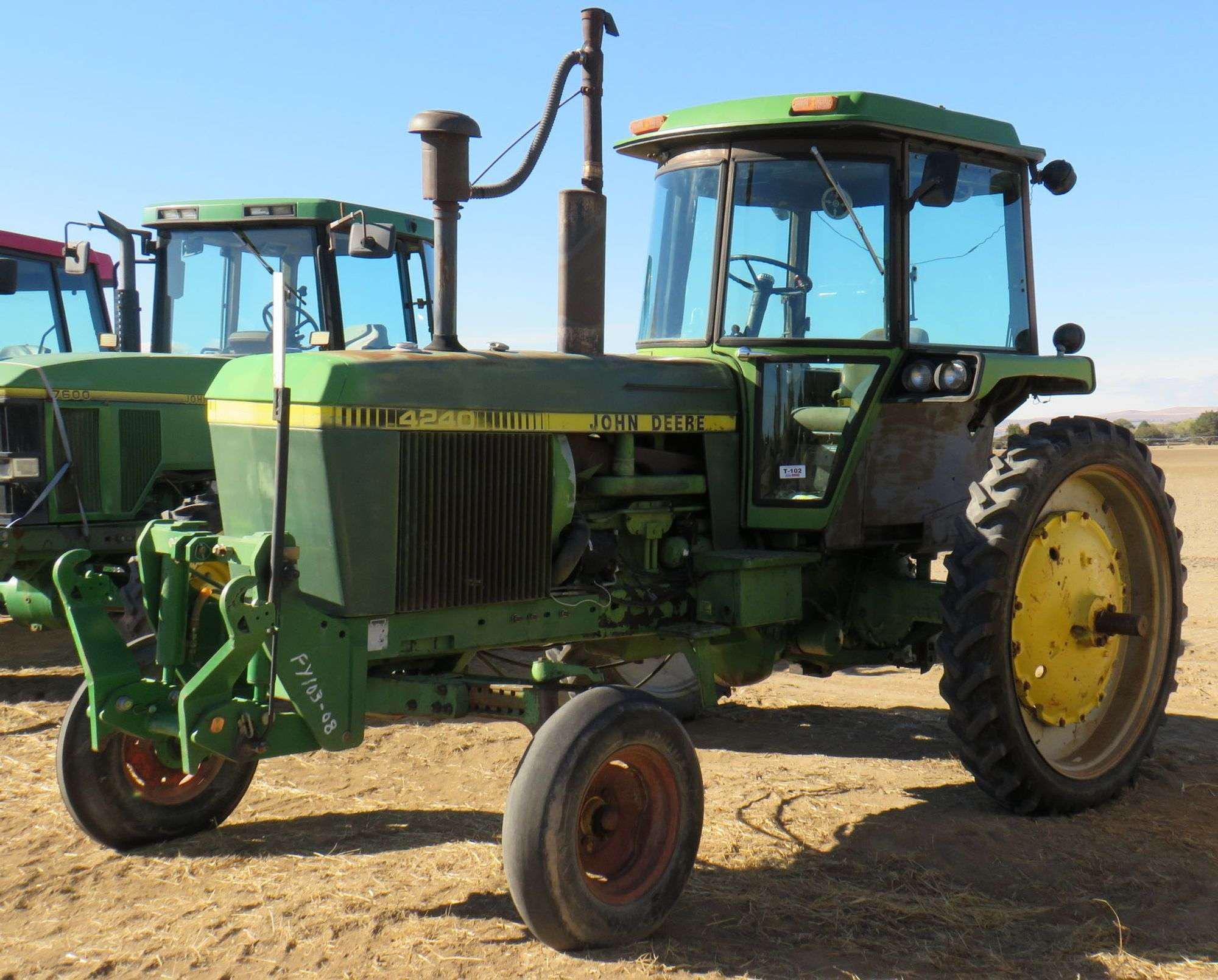 Main image John Deere 4240