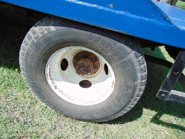 Image of Chevrolet 3500 equipment image 3