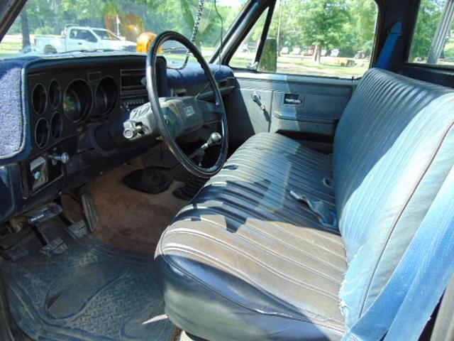 Image of Chevrolet 3500 equipment image 4