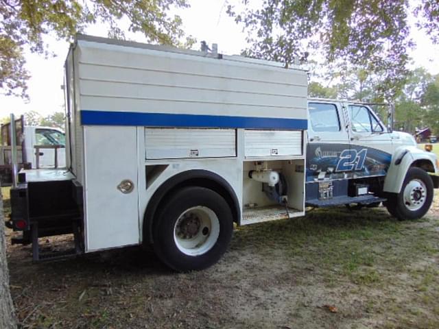 Image of Ford F-800 equipment image 1