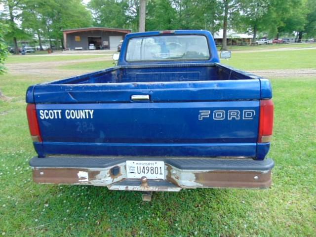 Image of Ford F-250 equipment image 2