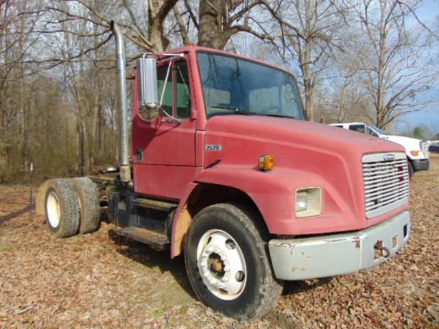 Image of Freightliner FL70 equipment image 2