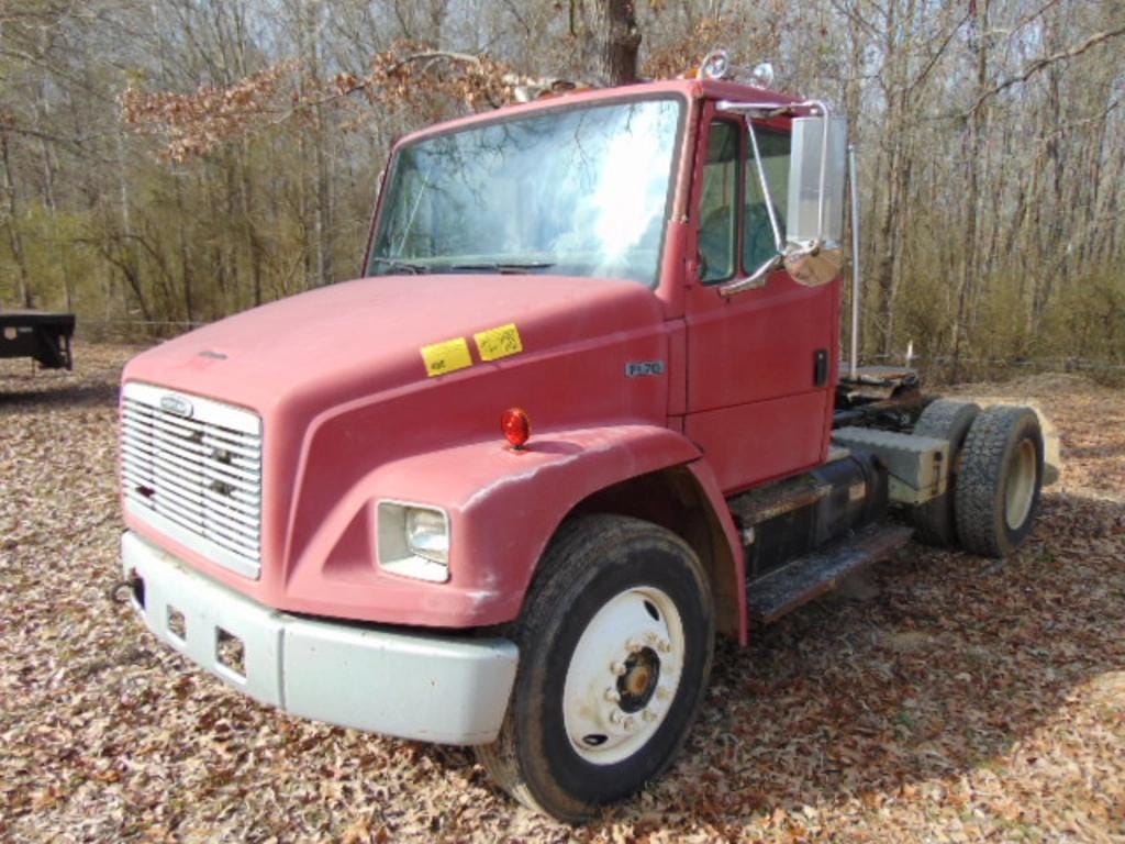 Freightliner FL70 Equipment Image0
