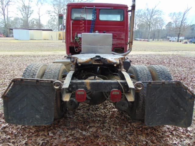 Image of Freightliner FL70 equipment image 4