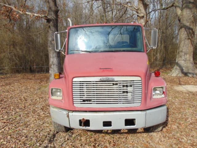 Image of Freightliner FL70 equipment image 1