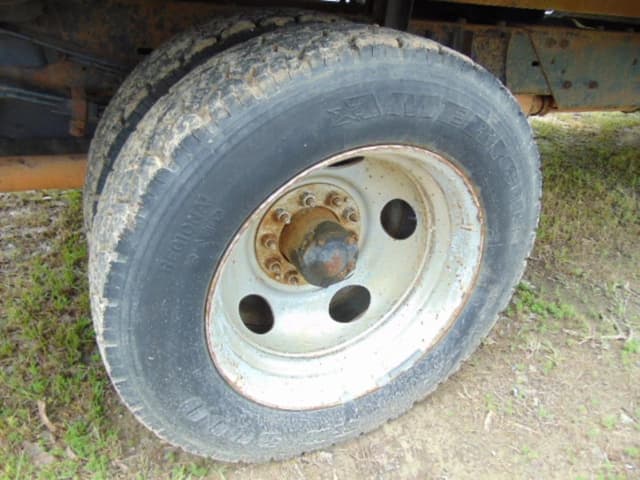 Image of GMC 3500 equipment image 2