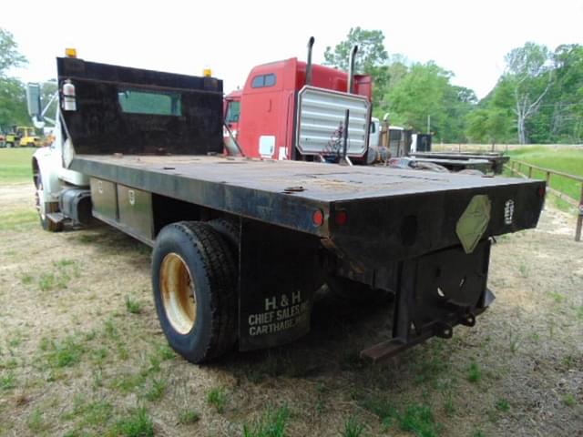 Image of International 4700 equipment image 3