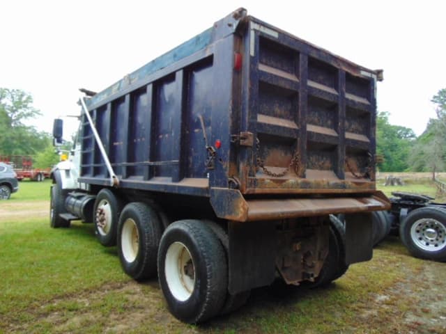 Image of International 7600 equipment image 4