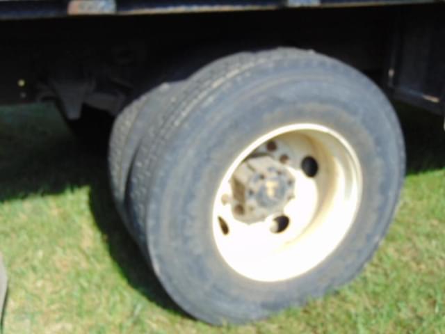 Image of Freightliner M2 equipment image 4