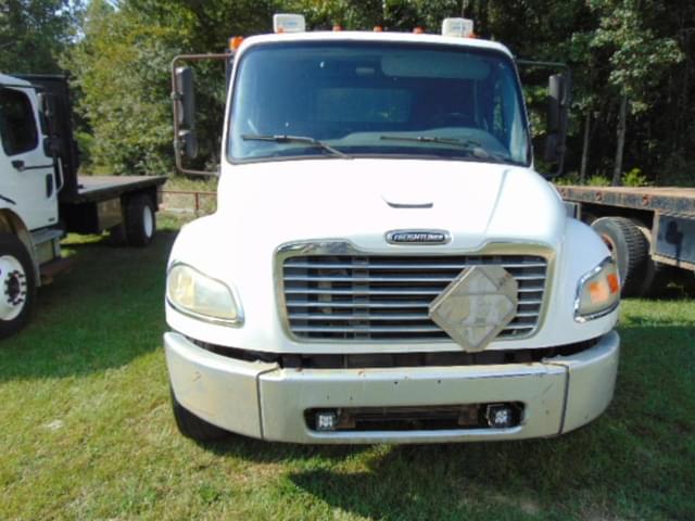 Image of Freightliner M2 equipment image 2
