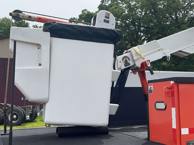 Image of International Dura Star 4400 equipment image 4