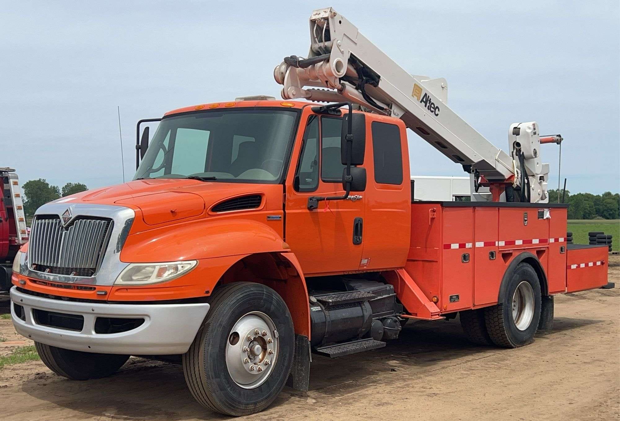 2009 International Dura Star 4400 Equipment Image0