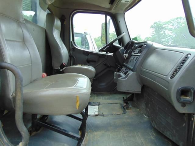 Image of Freightliner Business Class M2 equipment image 2
