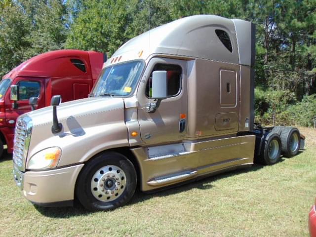 Image of Freightliner Cascadia equipment image 1