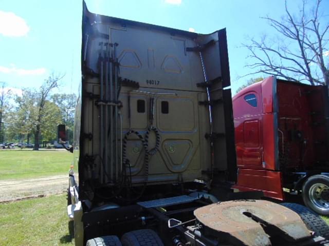 Image of Freightliner Cascadia equipment image 4