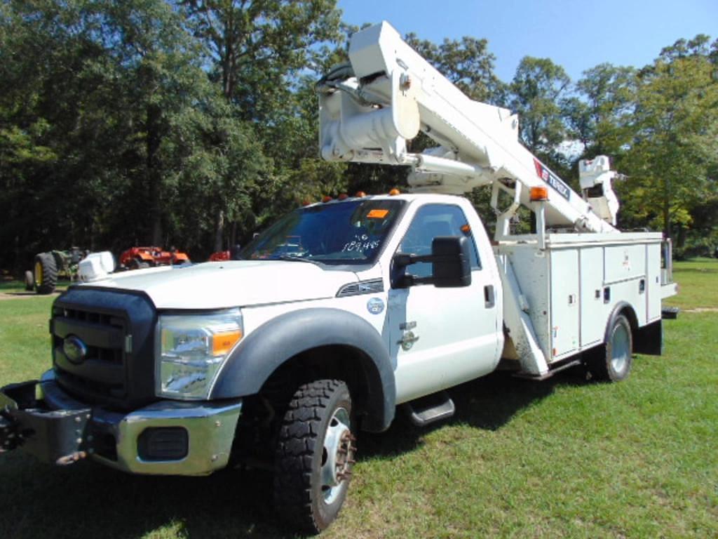 Image of Ford F-550 Primary image