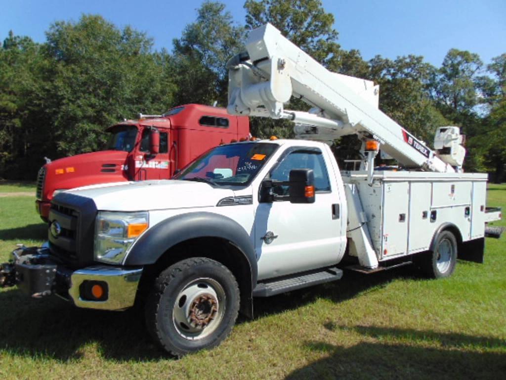 Image of Ford F-550 Primary image