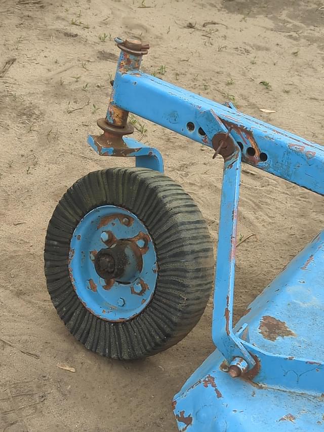 Image of Ford 939 equipment image 4