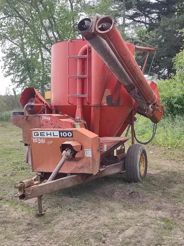 Image of Gehl 100 equipment image 2