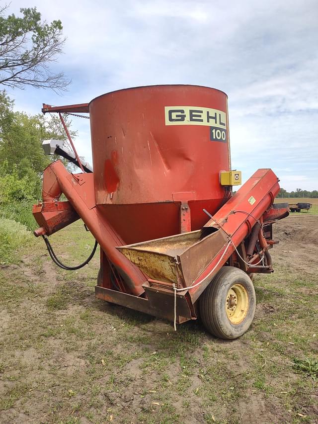 Image of Gehl 100 equipment image 3