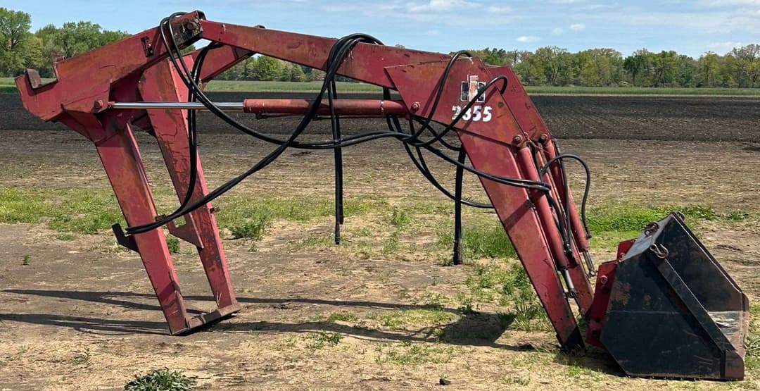Image of International Harvester 2355 Primary image