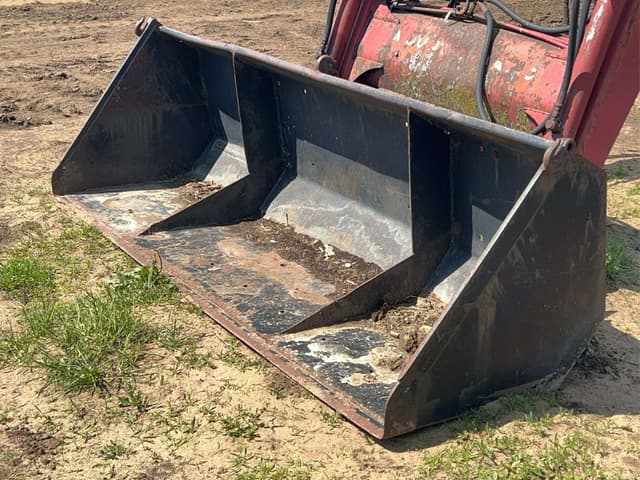 Image of International Harvester 2355 equipment image 1