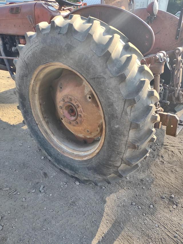 Image of International Harvester 350 equipment image 4