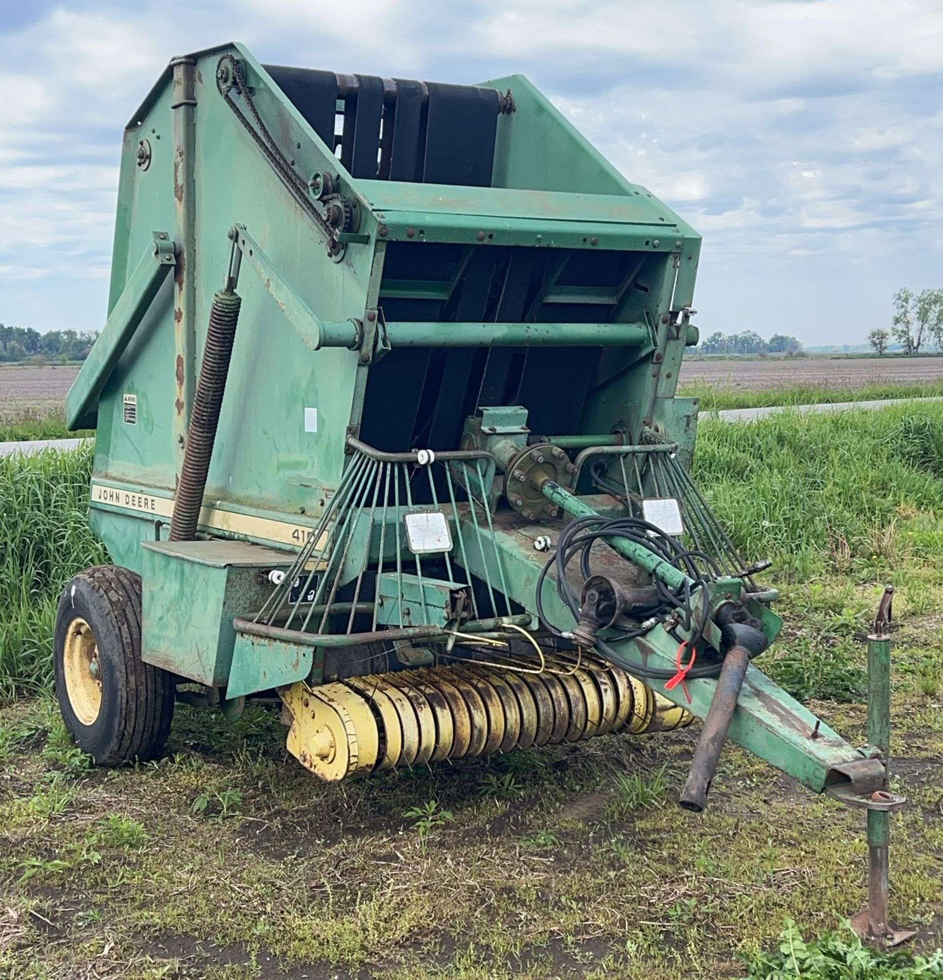 John Deere 410 Equipment Image0