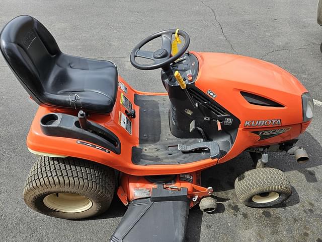 Image of Kubota T2080 equipment image 3
