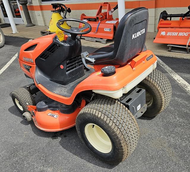 Image of Kubota T2080 equipment image 4