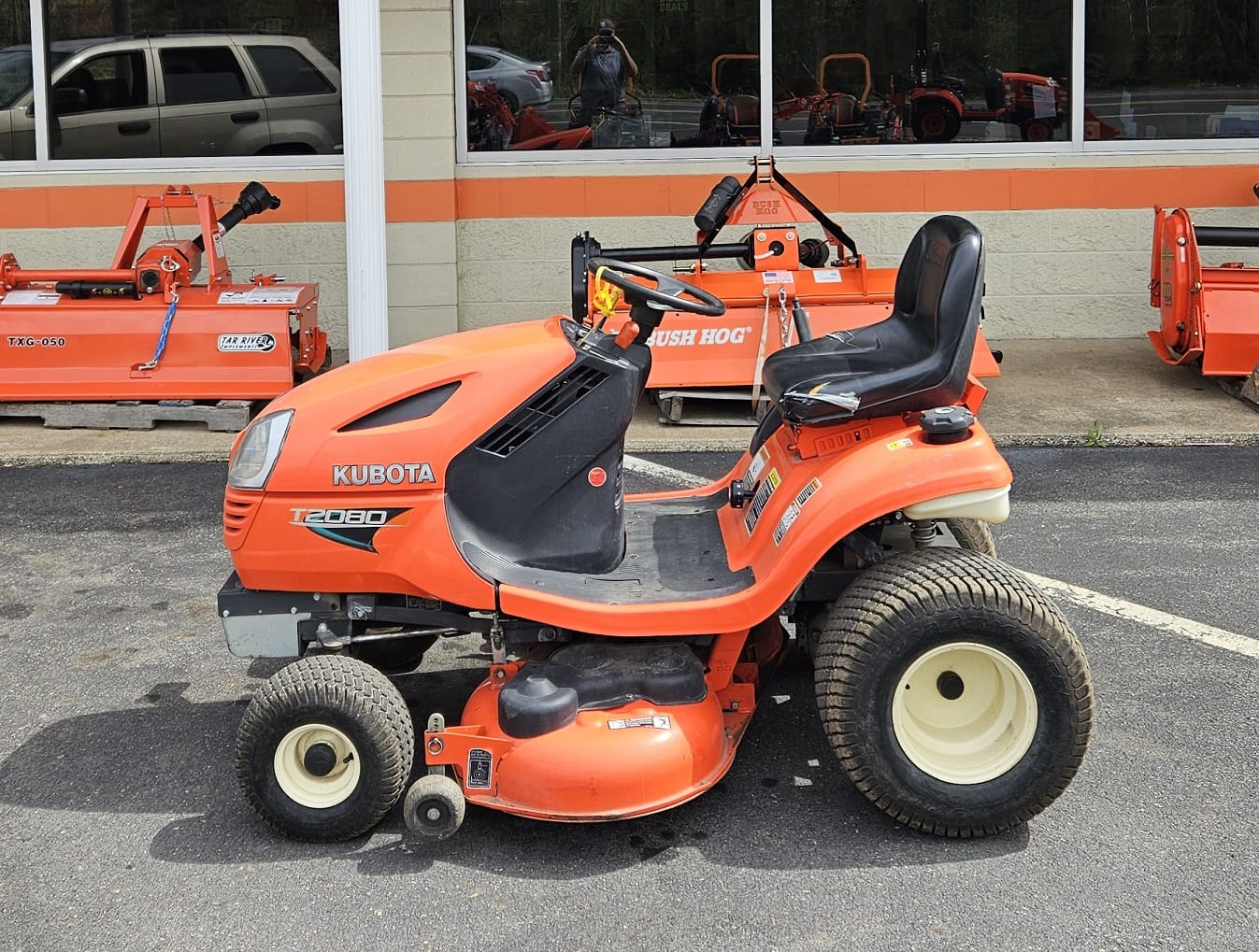 Kubota T2080 Equipment Image0