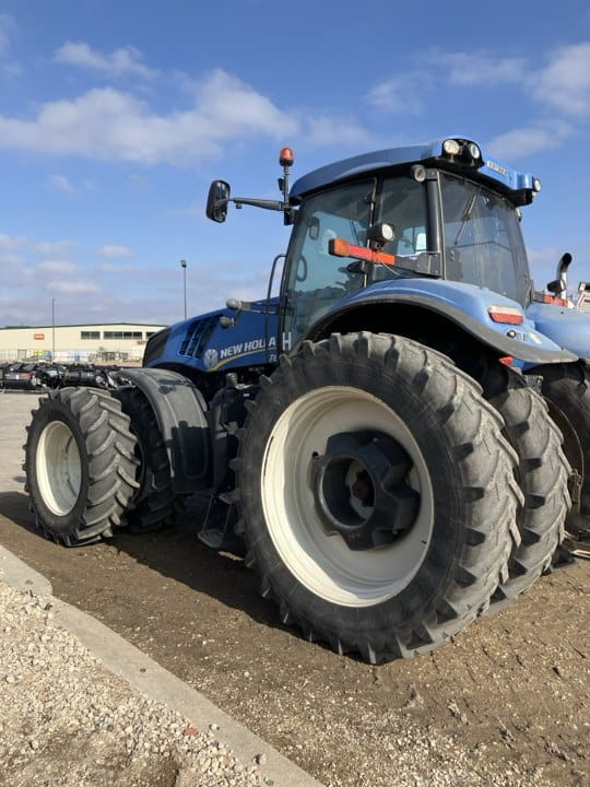 2013 New Holland T8.390 Equipment Image0