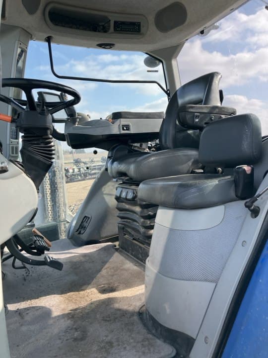 Image of New Holland T8.390 equipment image 4