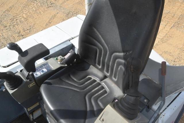 Image of Takeuchi TB228 equipment image 3