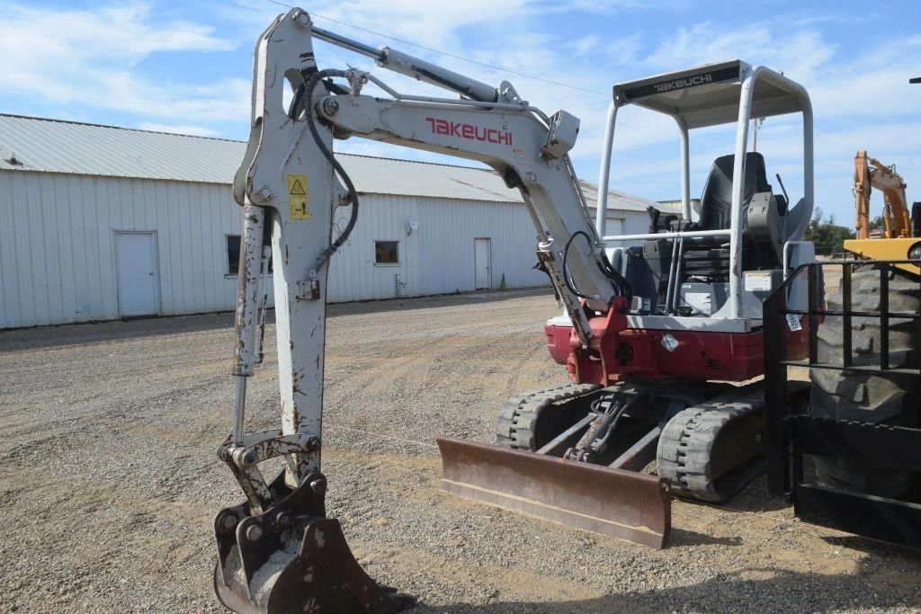 Takeuchi TB228 Equipment Image0