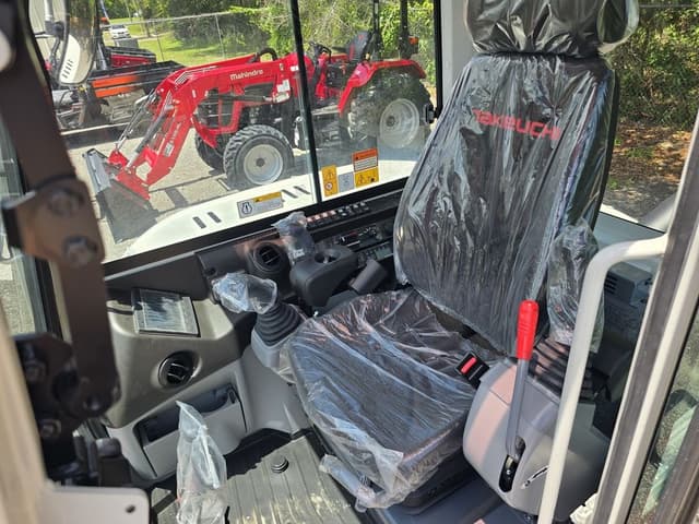 Image of Takeuchi TB260 equipment image 3