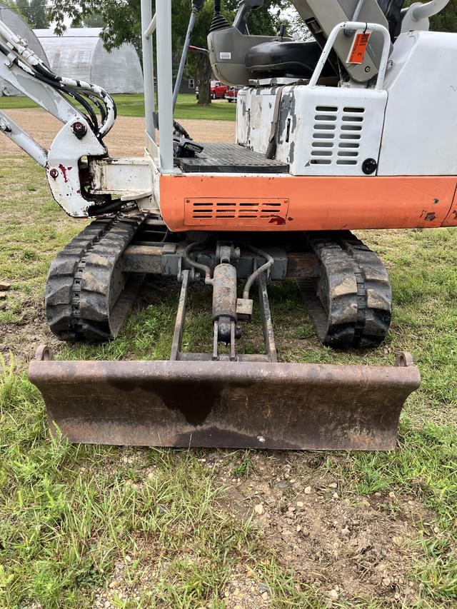 Image of Takeuchi TB016 equipment image 4
