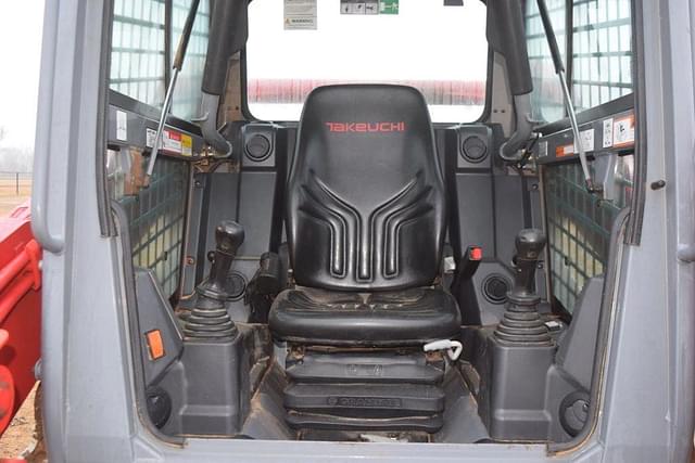 Image of Takeuchi TL10V2 equipment image 4