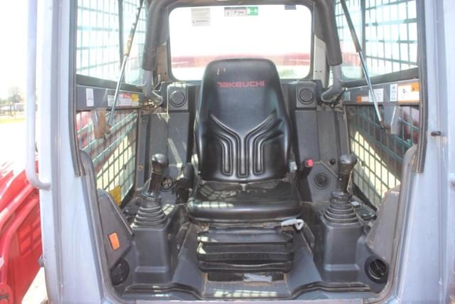 Image of Takeuchi TL10V2 equipment image 4