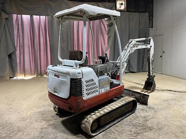 Image of Takeuchi TB016 equipment image 4