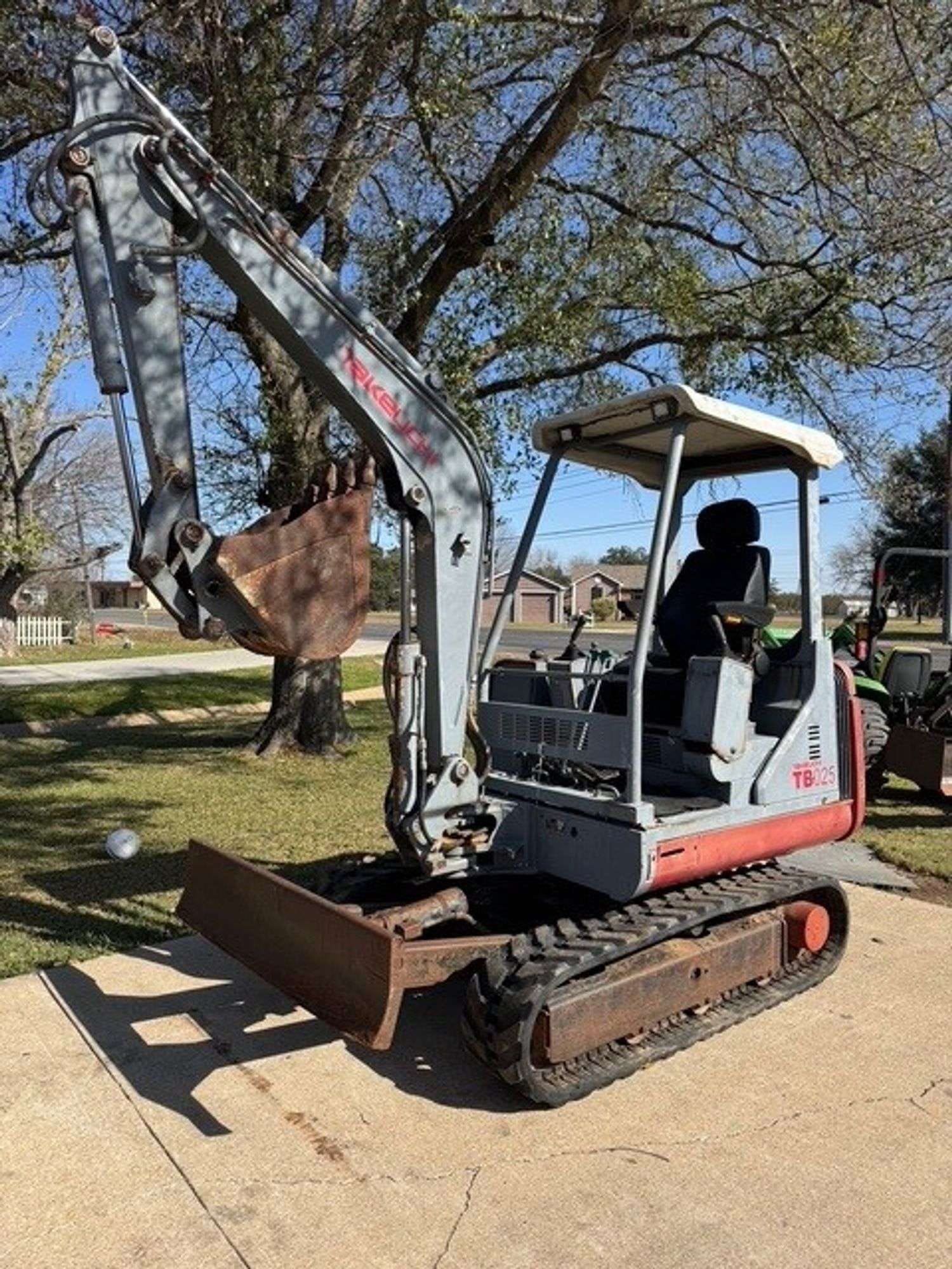 Takeuchi TB025 Equipment Image0