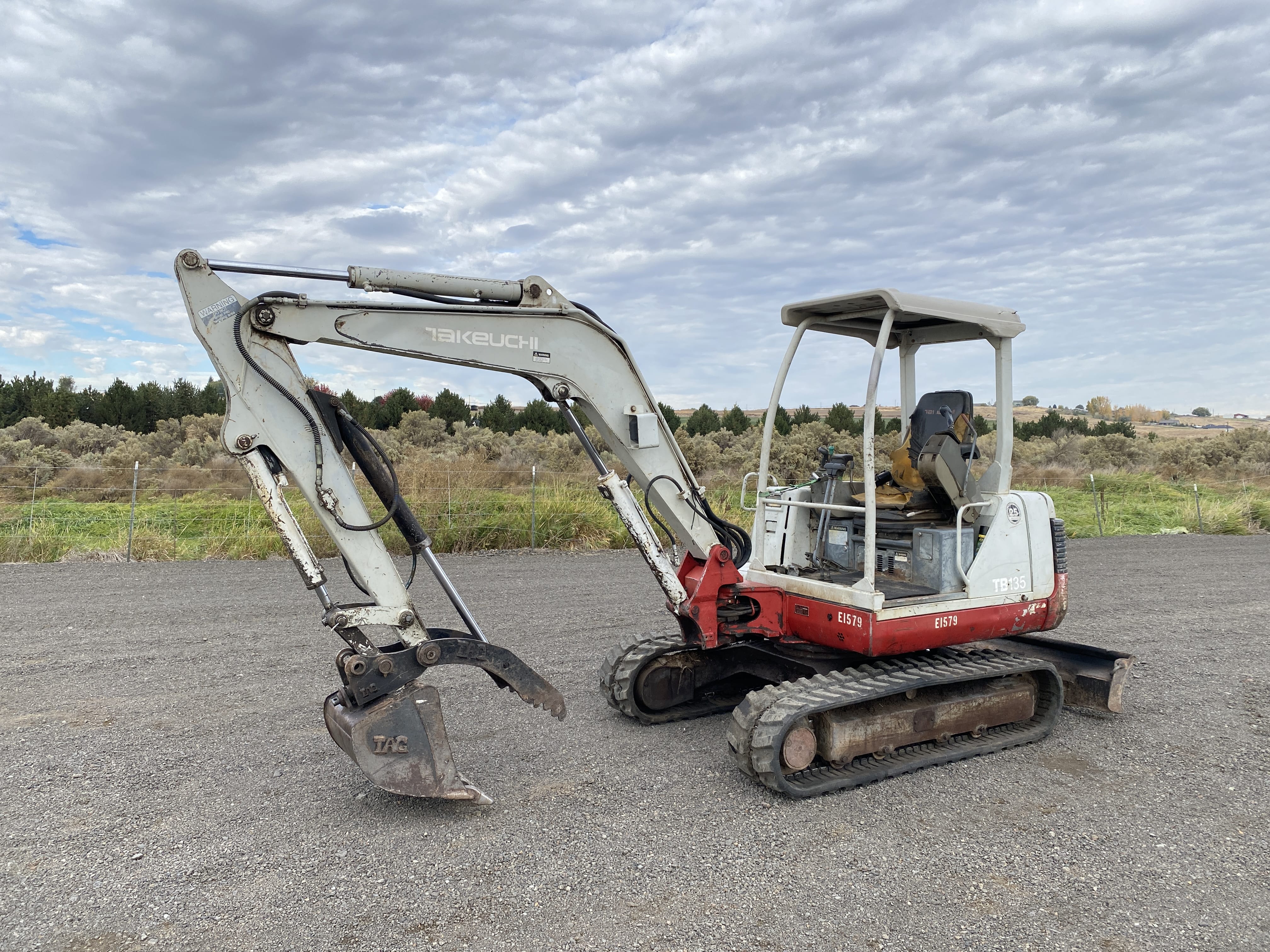 Takeuchi TB135 Equipment Image0