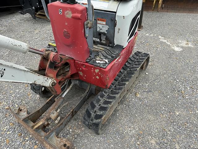 Image of Takeuchi TB210R equipment image 2