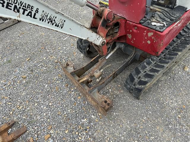 Image of Takeuchi TB210R equipment image 4
