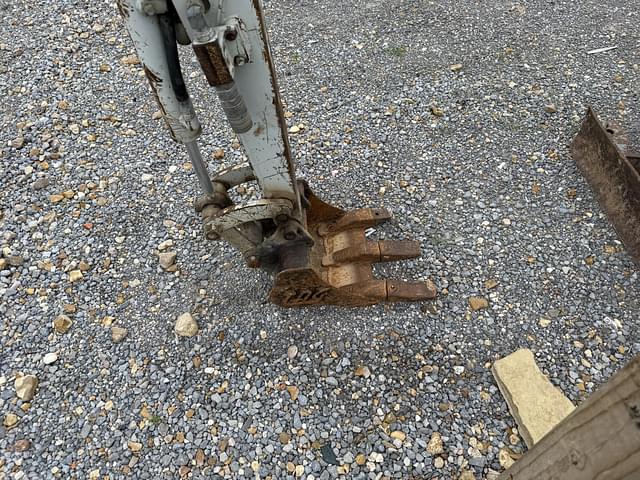 Image of Takeuchi TB210R equipment image 3