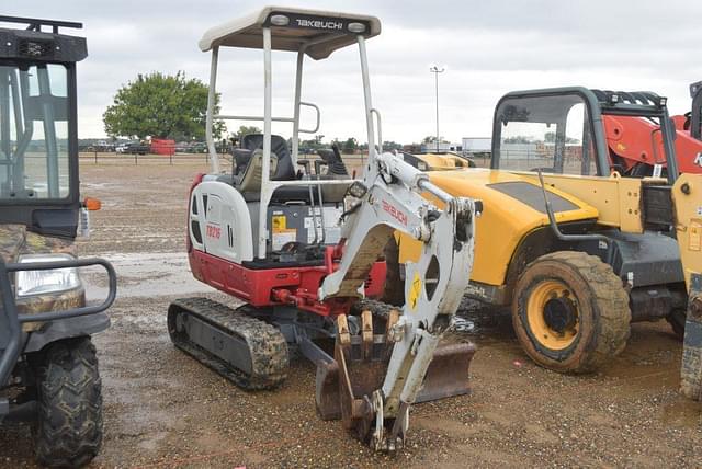 Image of Takeuchi TB216 equipment image 3