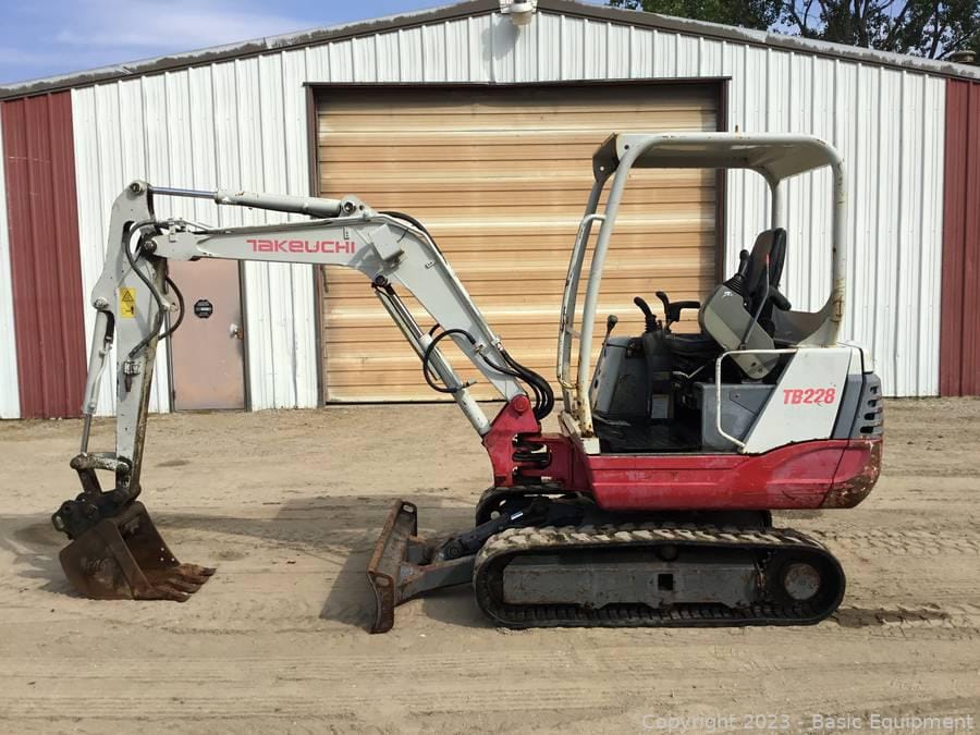 Main image Takeuchi TB228