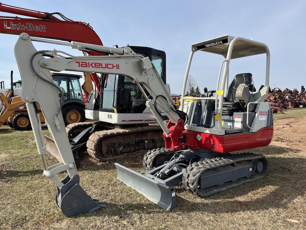Main image Takeuchi TB228