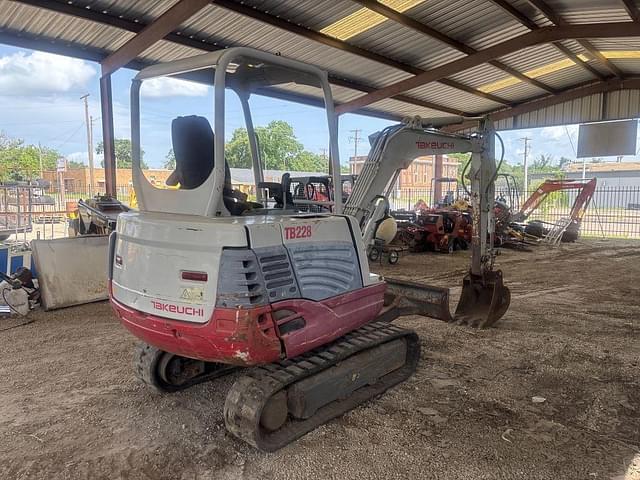 Image of Takeuchi TB228 equipment image 4